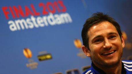 Συζητά με την Ντέρμπι ο Λάμπαρντ