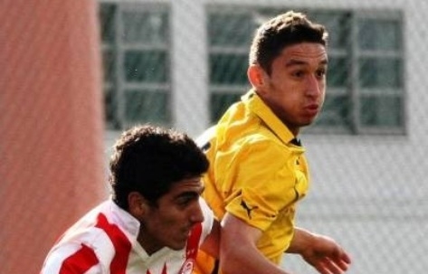 Κοιτάζει άραγε το εξωτερικό; Κοιτάζει άραγε το εξωτερικό;