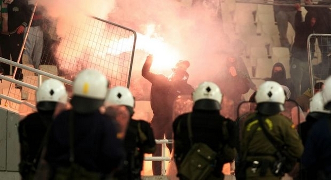 Οπαδοί επιτέθηκαν στους ποδοσφαιριστές!