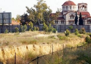 Τοπογράφοι ξανά στο μαγικό οικόπεδο!