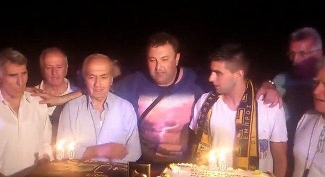 «Εσύ να μπεις ηγέτης στη Νέα Φιλαδέλφεια»