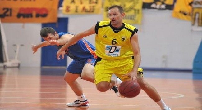 Ψάχνει τον άσσο η Βασίλισσα