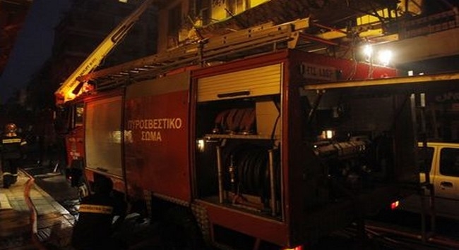 Μπήκαν στο προαύλιο του υπουργείου Πολιτισμού και έκαψαν αυτοκίνητο