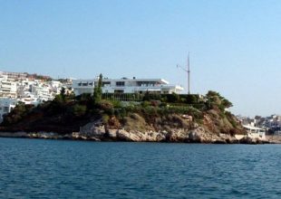 Αντεπίθεση…από τον Πειραιά