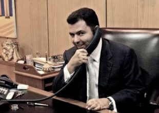 Το κινητό “καίει” Λαυρεντιάδη