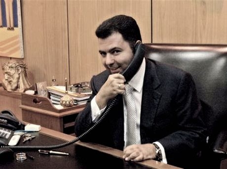 Το κινητό “καίει” Λαυρεντιάδη Το κινητό “καίει” Λαυρεντιάδη