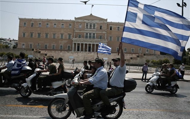 Μηχανοκίνητη πορεία δημοτικών αστυνομικών στο κέντρο της Αθήνας