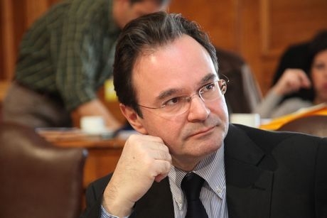 «Δεν κυκλοφορώ, ούτε σινεμά δεν πάω»