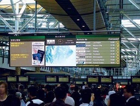 Αντί να δει πορνό μόνος το είδε όλος ο σταθμός σε γιγαντοοθόνη