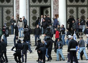 Ληστεία με τραυματισμό στον Άγιο Παντελεήμονα