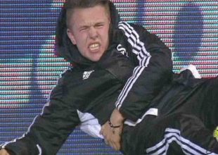 Σε δημοπρασία το τζάκετ του ball boy που κλώτσησε ο Αζάρ!
