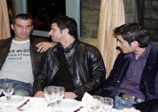 Τυχερή που είναι στα χέρια τους