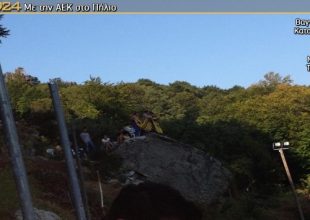 Ο κόσμος δεν φεύγει από το πλευρό της!