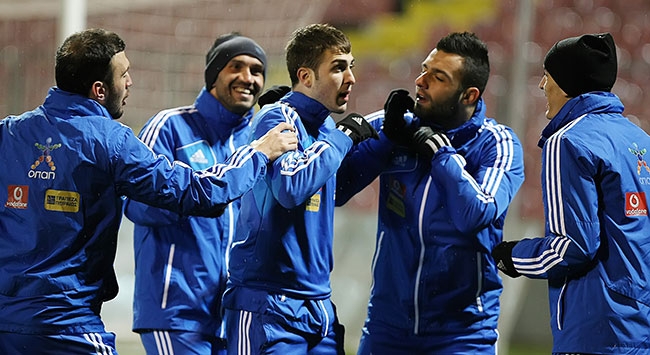 Παραμονεύει η Ελβετία για τη 12η θέση Παραμονεύει η Ελβετία για τη 12η θέση