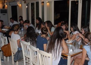 Μετά την παρουσίαση γεύμα(vids+pics)