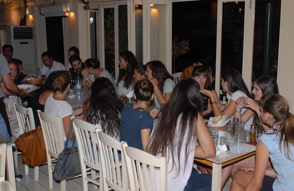 Μετά την παρουσίαση γεύμα(vids+pics)