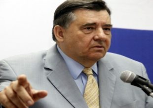 ΑΕΚτζήδες κατά Καρατζαφέρη