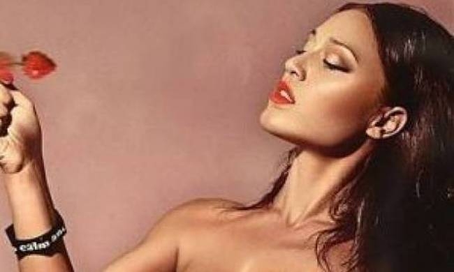 Δείτε την σέξι Πηνελόπη Αναστασοπούλου με μαγιό!