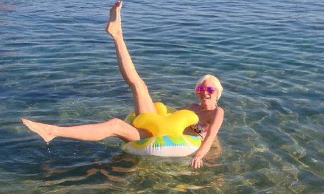 Η Τζούλια στη Θάλασσα!