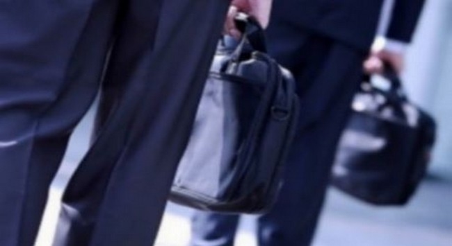 Έξαλλος με το ΣΔΟΕ πέταξε τον υπολογιστή στη… θάλασσα