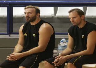 Τα πανό στην κανονική τους θέση! (vid)