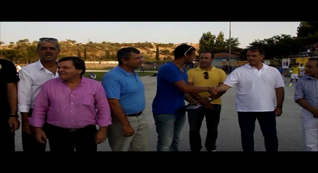 Η χειραψία του Ντούσαν στον Μιχάλη (vid)