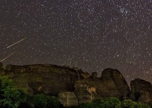 Πεφταστέρια πάνω από τα Μετέωρα (pic)
