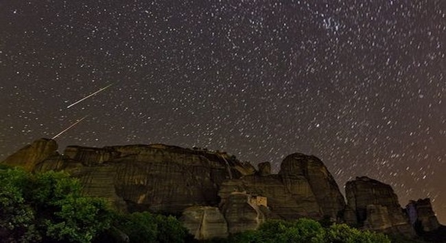 Πεφταστέρια πάνω από τα Μετέωρα (pic)