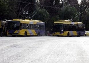 Σοκ: Νεκρός 18χρονος που πήδηξε από τρόλεϊ