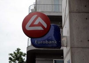 Eurobank: «Aυξάνονται οι ενδείξεις σταθεροποίησης της εγχώριας οικονομίας»