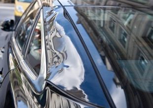 H αντανάκλαση ουρανοξύστη «έλιωσε» μια Jaguar