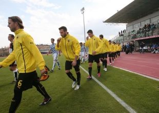 Η είσοδος των ποδοσφαιριστών (vid)