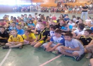 Σε αναπηρικό καροτσάκι ο προπονητής των ακαδημιών της Γιουνάιτεντ