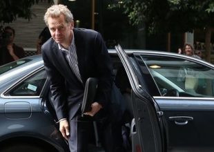 Συμφωνία Στουρνάρα-τρόικας για ύφεση στο 4%
