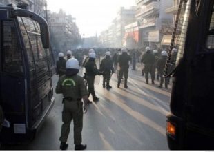 Στον εισαγγελέα οι 46 για την επίθεση στα γραφεία της ΧΑ