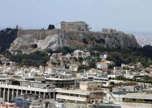 Στο «σφυρί» όλα εκτός της πρώτης κατοικίας