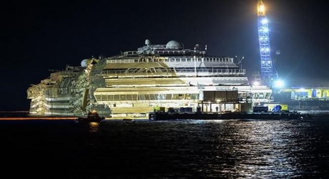 Ολοκληρώθηκε με επιτυχία η ανέλκυση του Costa Concordia