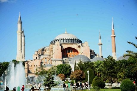 Ζητούν να γίνει η Αγία Σοφία τζαμί