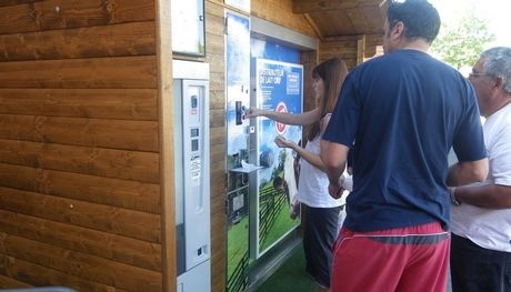 Φρέσκο γάλα με αυτόματους πωλητές