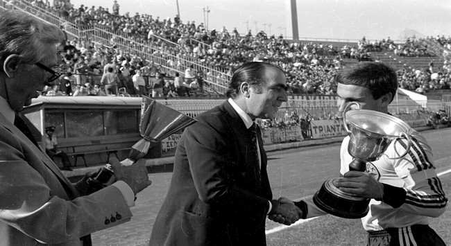 Αφιερωμένο στον Μπάρλο το match programme