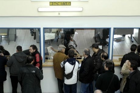 Αύξηση της παρακράτησης φόρου στα “μπλοκάκια”