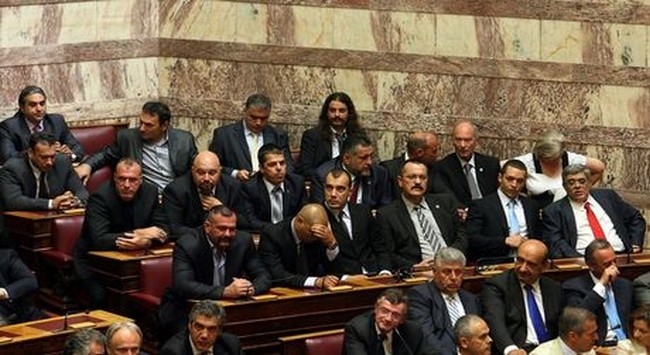 Εργολαβίες στο Πέραμα από τη Χρυσή Αυγή με φτηνά εργατικά χέρια Εργολαβίες στο Πέραμα από τη Χρυσή Αυγή με φτηνά εργατικά χέρια