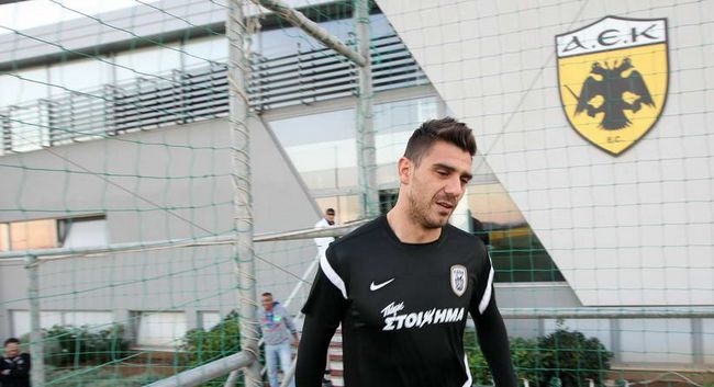 Ο Κατσουράνης με φόντο τον δικέφαλο