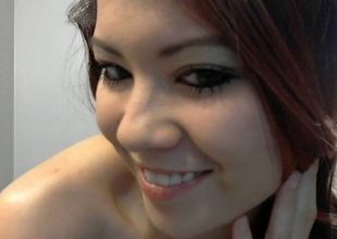 Δείτε νεαρή ηθοποιό να… παίζει με την web cam της
