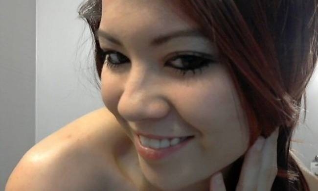 Δείτε νεαρή ηθοποιό να… παίζει με την web cam της