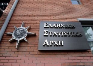 ΕΛΣΤΑΤ: Η ύφεση περιορίζεται τρίμηνο με τρίμηνο