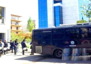 Πολίτης παρασύρθηκε από λεωφορείο της Αστυνομίας, γίνεται λόγος για αυτοκτονία
