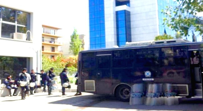 Πολίτης παρασύρθηκε από λεωφορείο της Αστυνομίας, γίνεται λόγος για αυτοκτονία