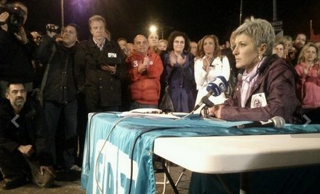 Δελτίο ειδήσεων και αντίστασης έξω από το ραδιομέγαρο