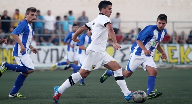 Μια παρέα στα επίσημα